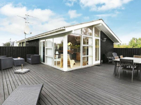 Traditional Holiday Home in Frederikshavn with Terrace